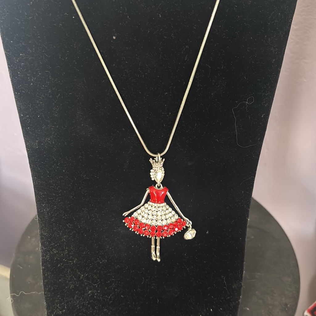Elegant Betsey Johnson Red And Silver Pendant Necklace 25$